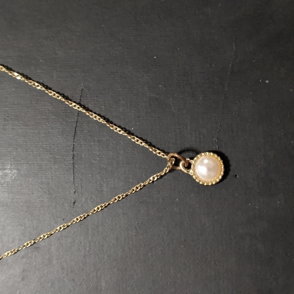 Gold Tone Faux Pearl Dainty Delicate Pendant Statement Necklace